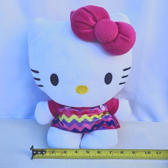 Hello Kitty plush backpack. - Picture 4 of 8